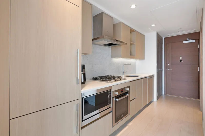 2010 4730 LOUGHEED HIGHWAY - photo 3 of 25