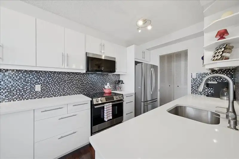 1006 4160 SARDIS STREET - photo 4 of 30