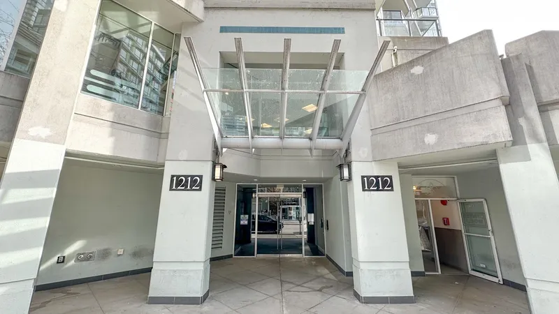 703 1212 HOWE STREET - photo 3 of 25