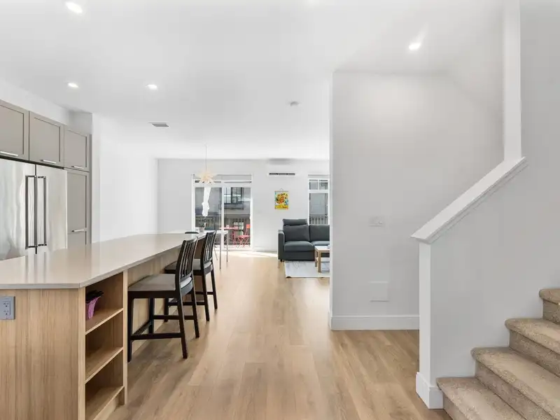 177 1290 MITCHELL STREET - photo 4 of 32
