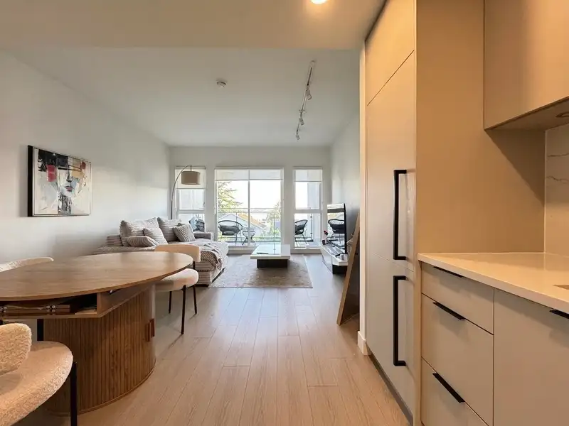 309 422 E 3RD STREET - photo 2 of 12
