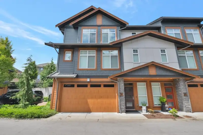 19 17033 FRASER HIGHWAY - photo 2 of 40