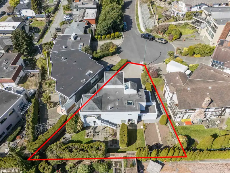 15662 SEMIAHMOO AVENUE - photo 3 of 31