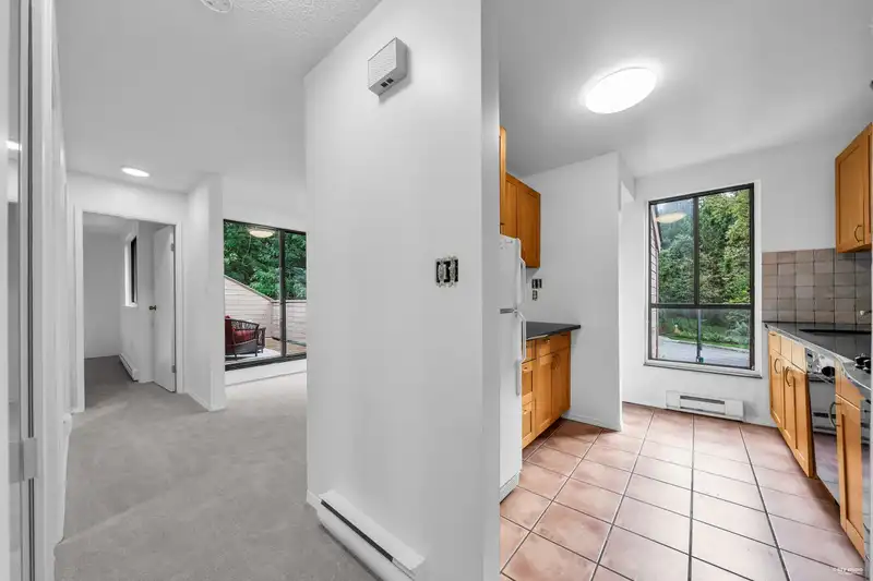 304 9131 CAPELLA DRIVE - photo 3 of 26