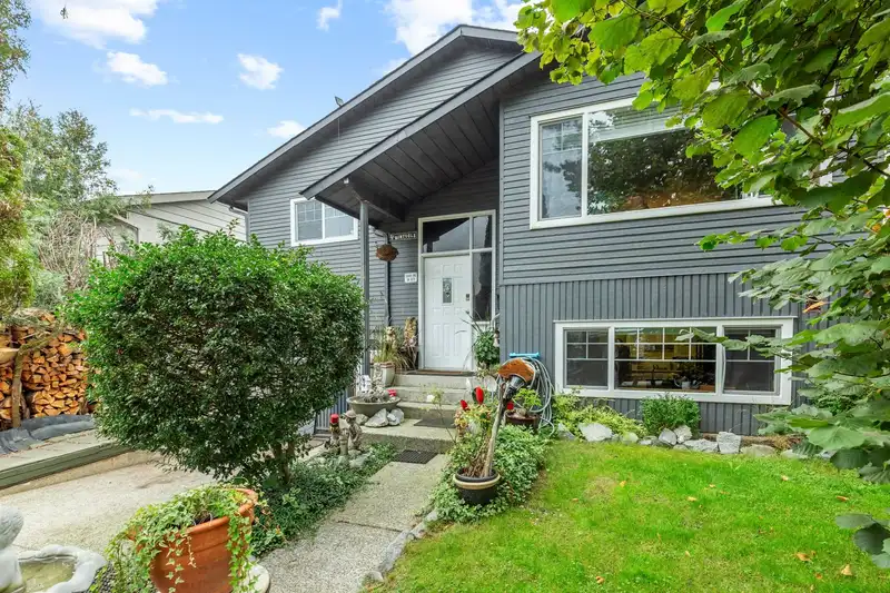 3230 BALLENAS COURT - photo 2 of 39