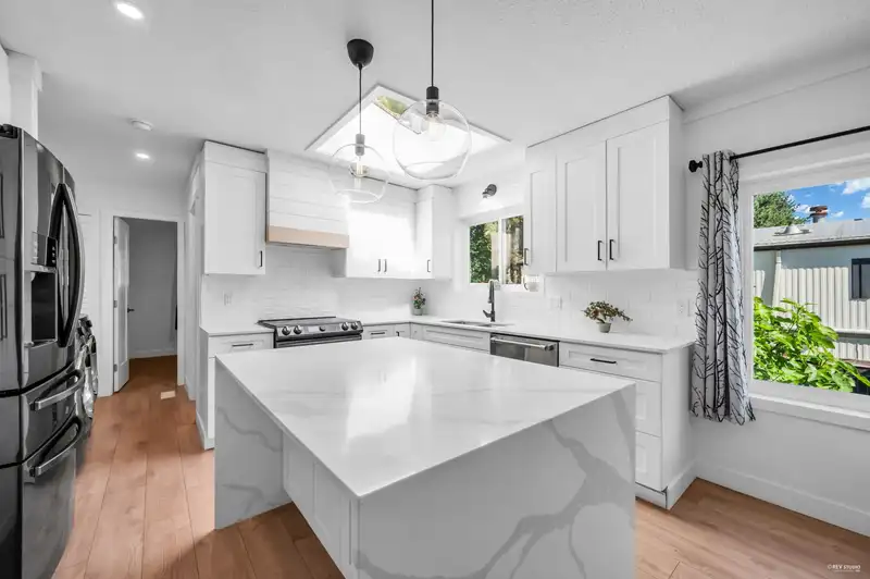 4 145 KING EDWARD STREET - photo 1 of 28