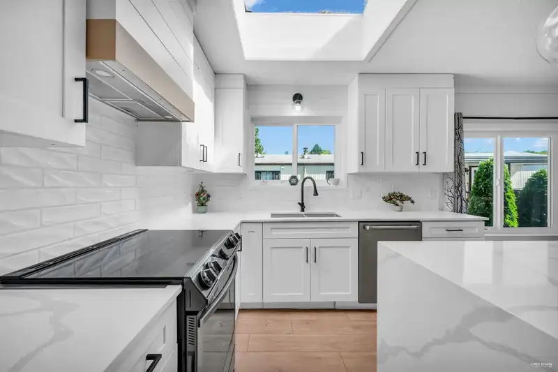4 145 KING EDWARD STREET - photo 3 of 28