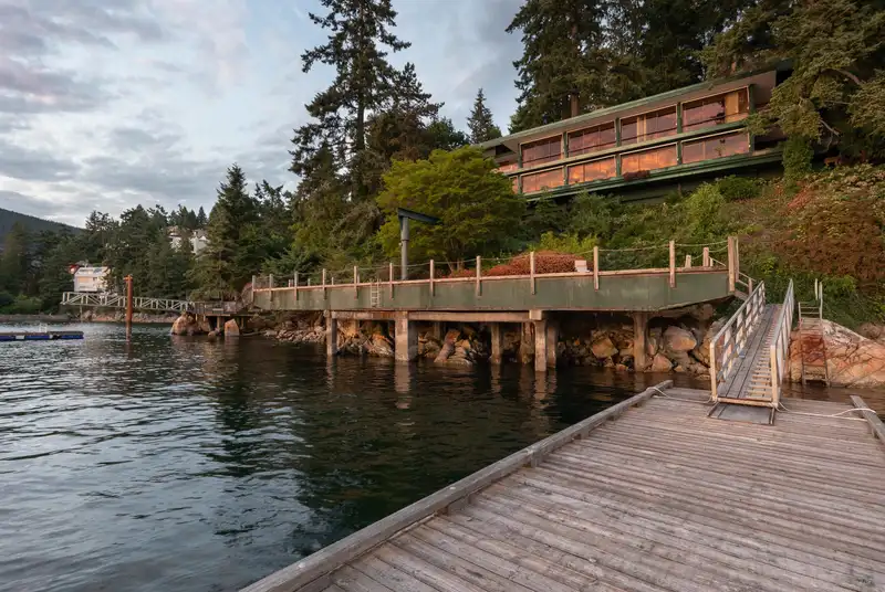 5375 KEW CLIFF ROAD - photo 1 of 40