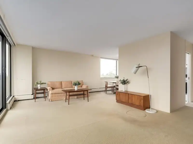 602 5350 BALSAM STREET - photo 2 of 26