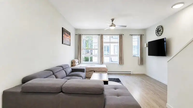 35 14555 68 AVENUE - photo 2 of 31