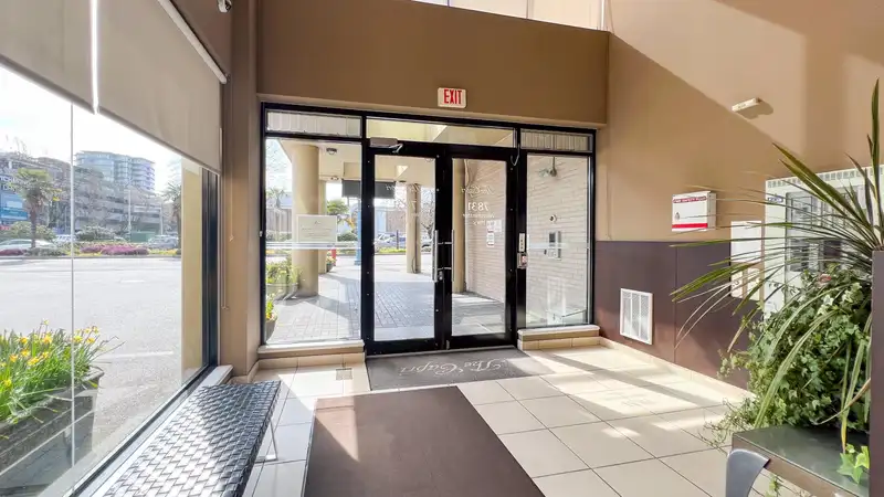 913 7831 WESTMINSTER HIGHWAY - photo 3 of 10