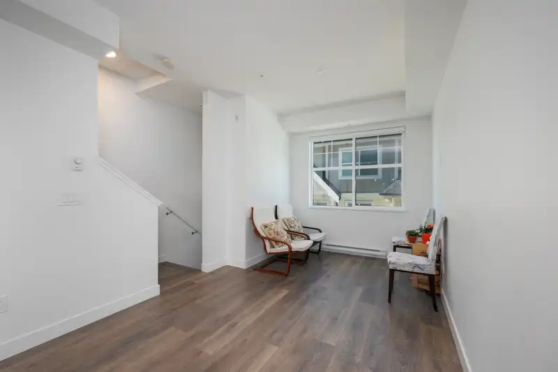 119 707 ROBINSON STREET - photo 3 of 23