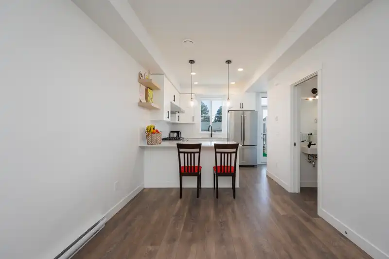 119 707 ROBINSON STREET - photo 4 of 23