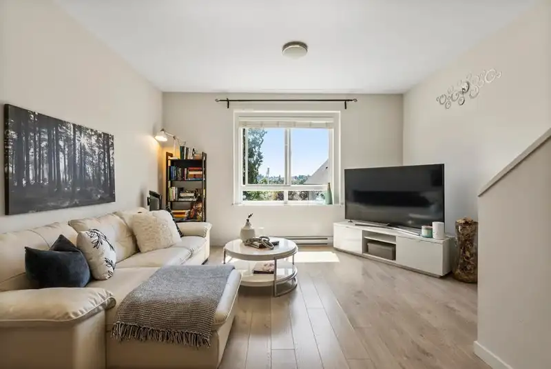 14 14555 68 AVENUE - photo 2 of 38