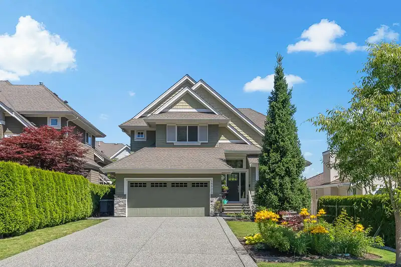 16525 10 AVENUE - photo 1 of 40