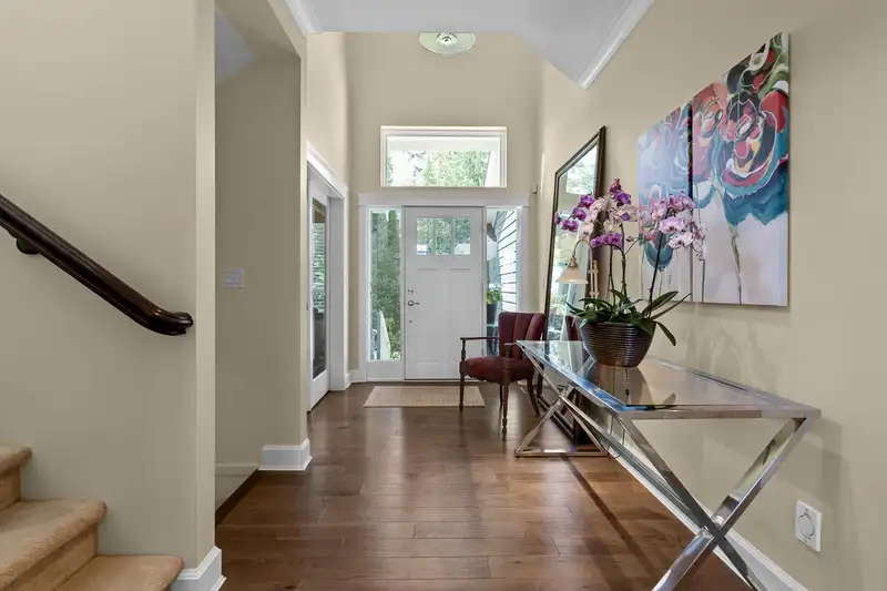 16525 10 AVENUE - photo 3 of 40