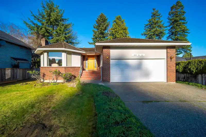 4837 8A AVENUE - photo 1 of 40