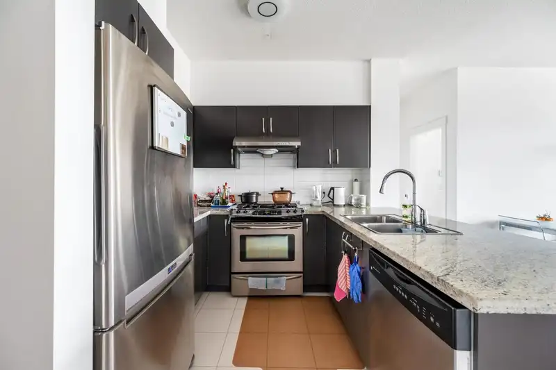 402 9199 TOMICKI AVENUE - photo 4 of 12