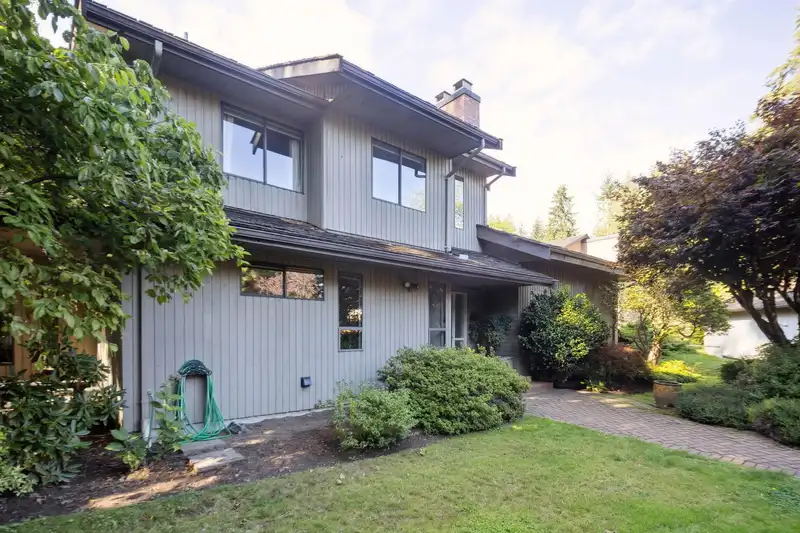 382 MATHERS AVENUE - photo 2 of 37