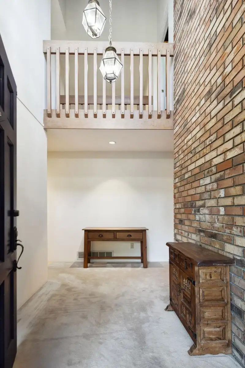 382 MATHERS AVENUE - photo 3 of 37