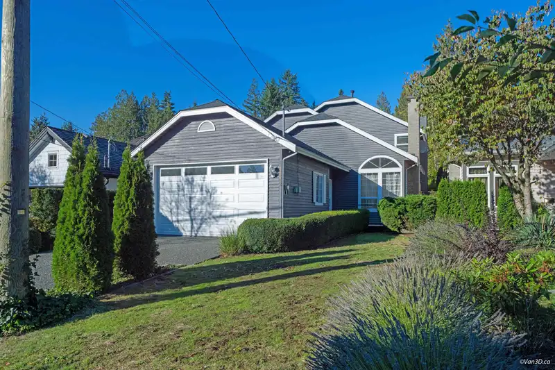 1072 CLEMENTS AVENUE - photo 1 of 37