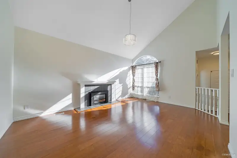 1072 CLEMENTS AVENUE - photo 2 of 37