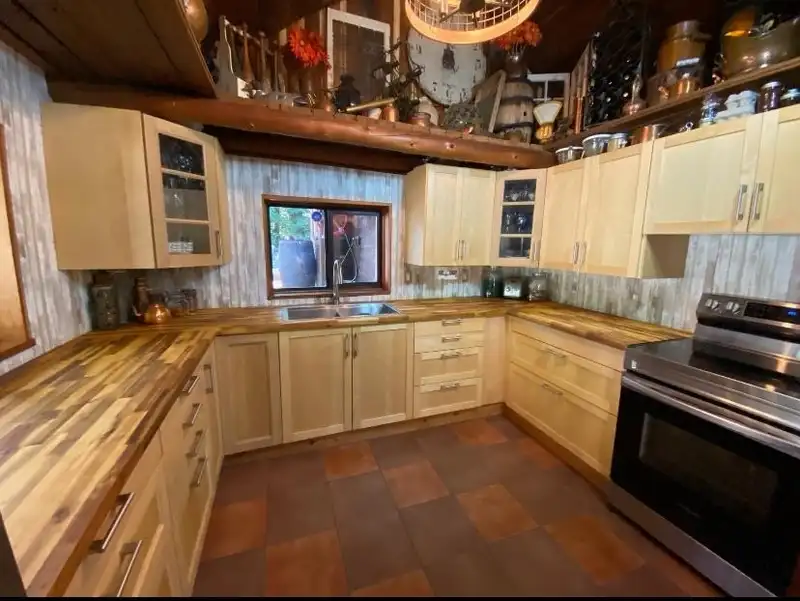 604 WAUGH ROAD - photo 4 of 33