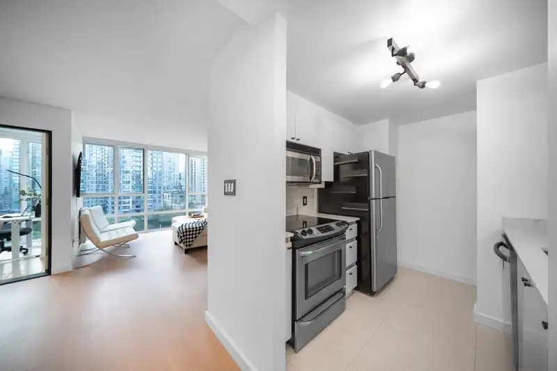 1505 930 CAMBIE STREET - photo 2 of 18