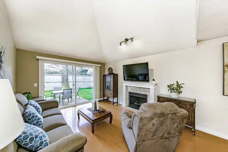 37 9045 WALNUT GROVE DRIVE - photo 3 of 40