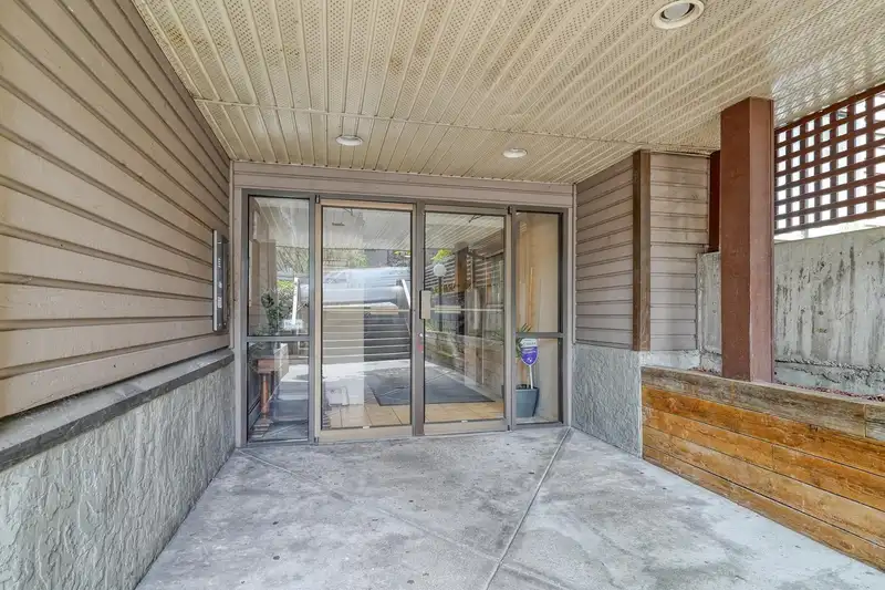 2215 DUNDAS STREET - photo 3 of 31