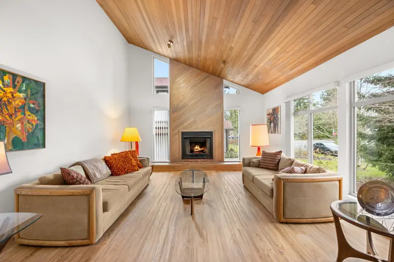 1785 140A STREET - photo 1 of 25