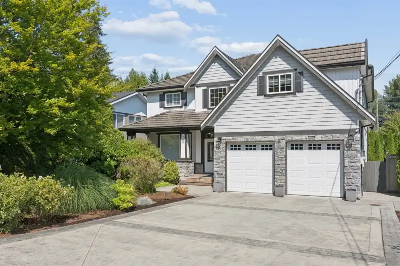 789 GROVER AVENUE - photo 1 of 40
