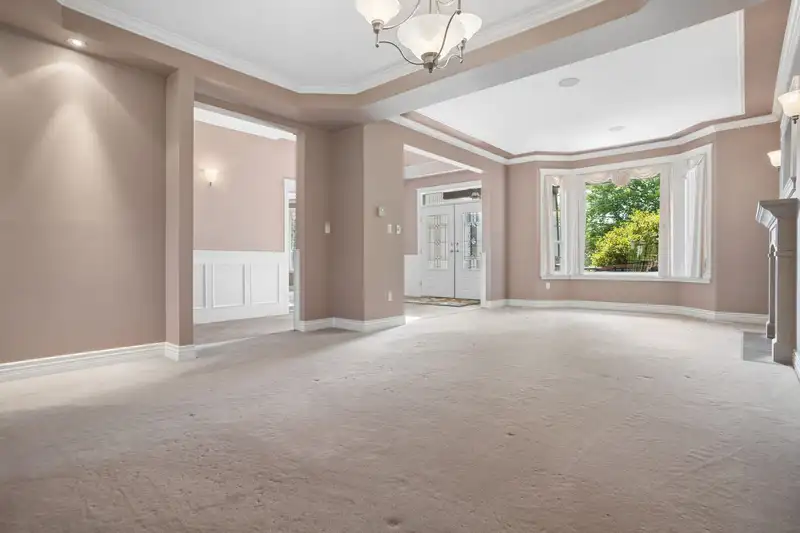 789 GROVER AVENUE - photo 2 of 40