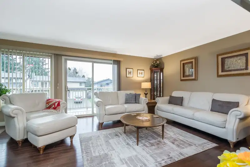 33286 NEWLANDS AVENUE - photo 3 of 36