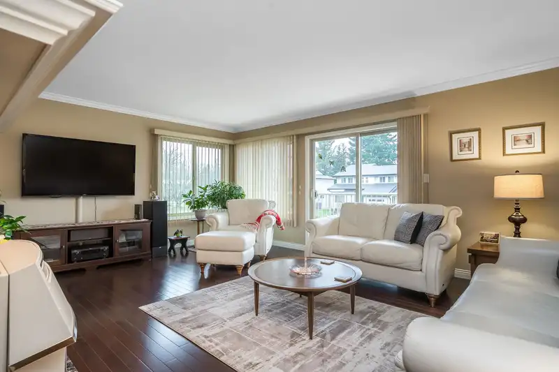 33286 NEWLANDS AVENUE - photo 4 of 36