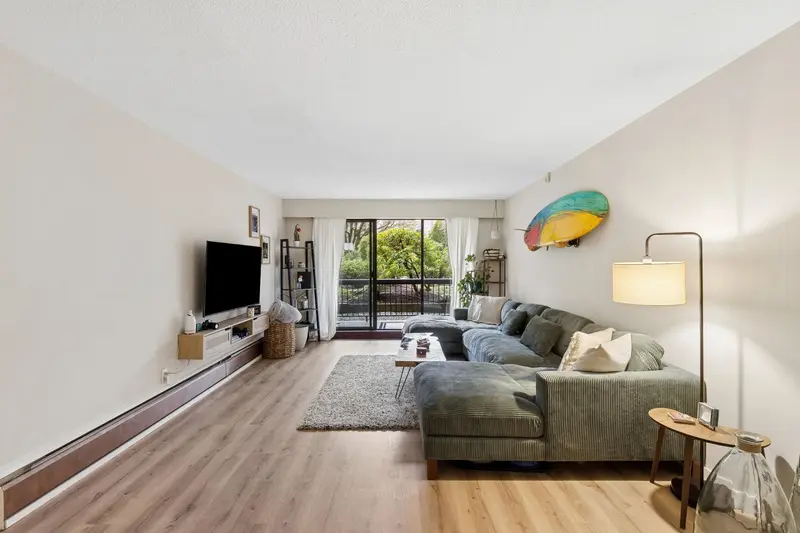 101 175 E 5TH STREET - photo 2 of 25