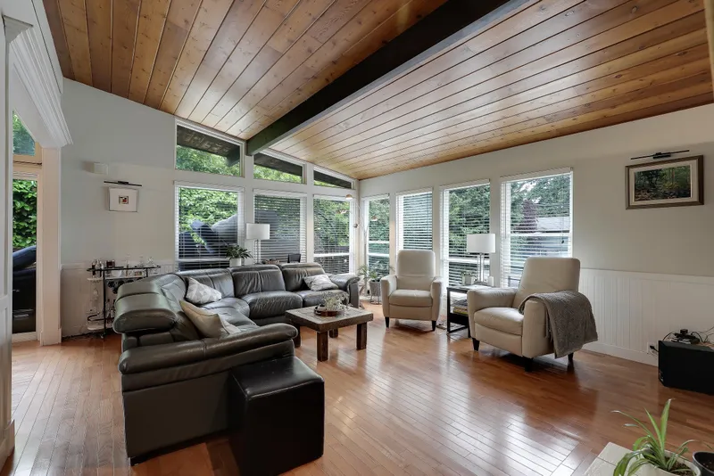 5156 8A AVENUE - photo 4 of 25