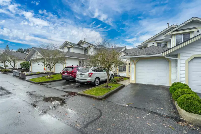 83 8737 212 STREET - photo 3 of 40