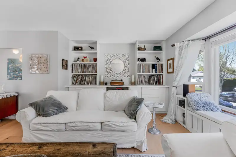 2254 154A STREET - photo 4 of 40