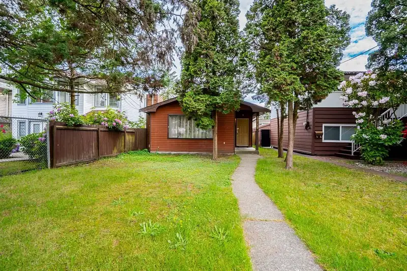 1828 PRAIRIE AVENUE - photo 2 of 27