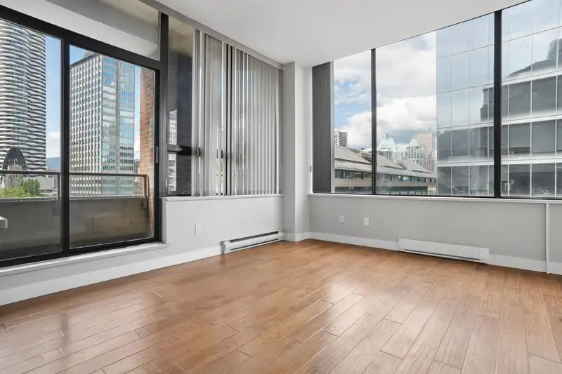 701 1010 HOWE STREET - photo 2 of 27