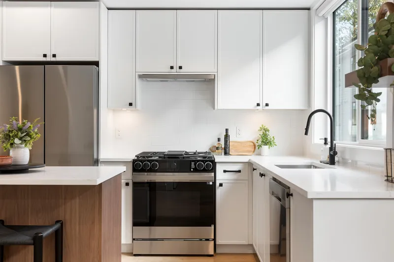 16 12635 63 AVENUE - photo 1 of 25