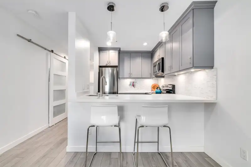 208 1615 FRANCES STREET - photo 2 of 20