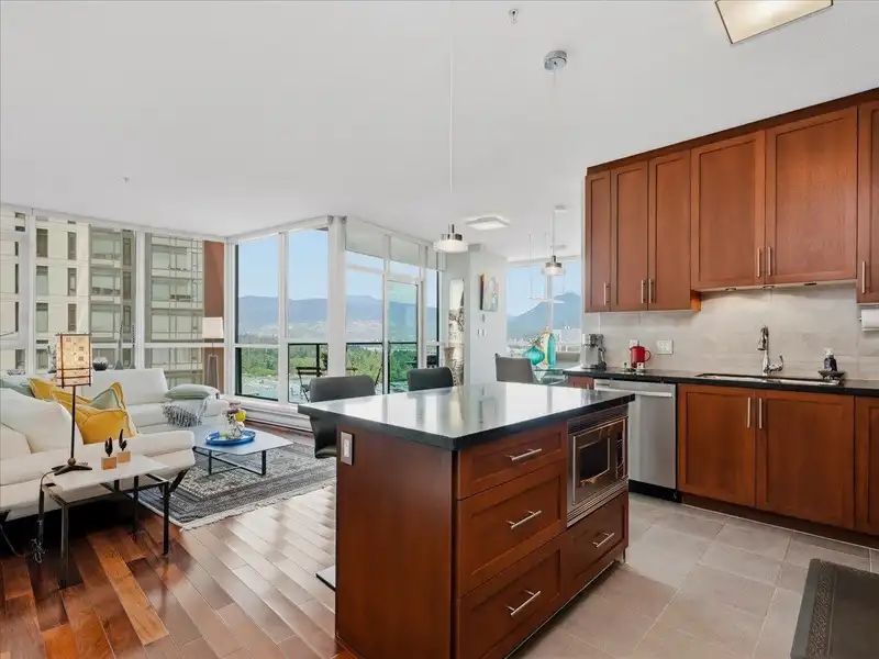 3301 1189 MELVILLE STREET - photo 3 of 40