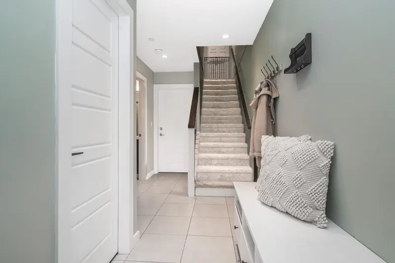 4 22388 124 AVENUE - photo 3 of 25