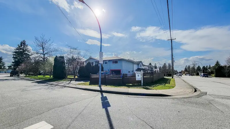 11645 195A STREET - photo 4 of 25