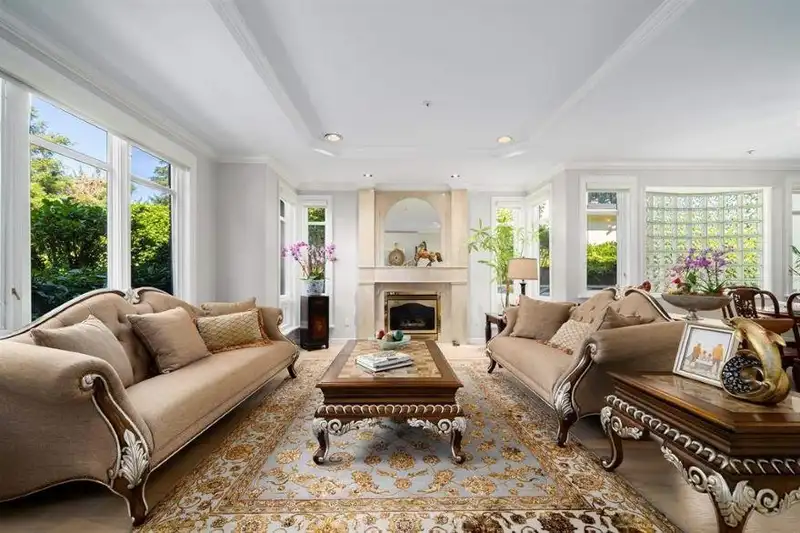 1268 W 39TH AVENUE - photo 4 of 38