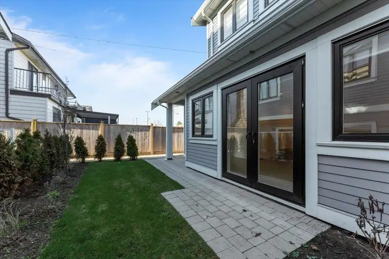 2231 W 16TH AVENUE - photo 2 of 32