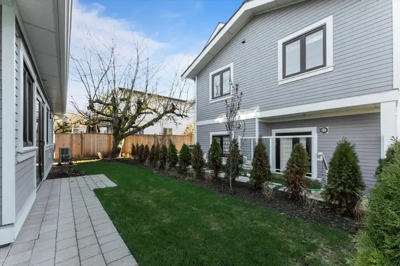 2231 W 16TH AVENUE - photo 3 of 32