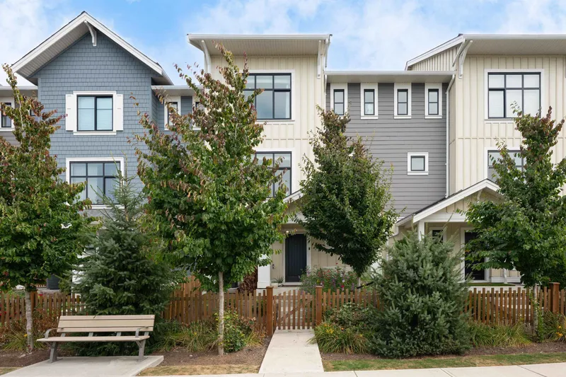 8 20261 72B AVENUE - photo 2 of 25